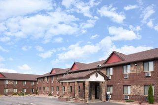 Baymont Inn & Suites Eau Claire