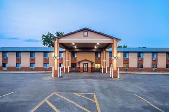 Days Inn & Suites Waterloo