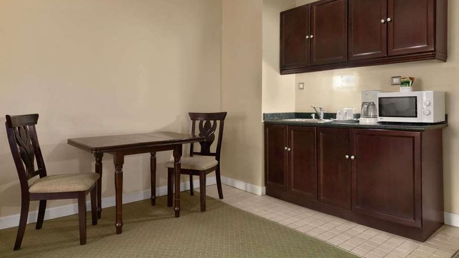 Hawthorn Suites by Wyndham Abuja Suite
