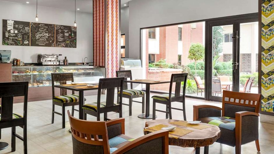 Hawthorn Suites by Wyndham Abuja Restaurant