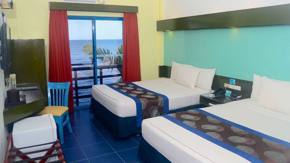 Microtel Inn & Suites Puerto Princesa Room