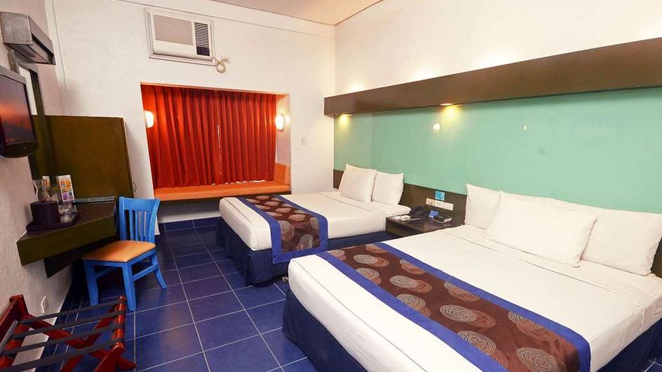 Microtel Inn & Suites Puerto Princesa Room