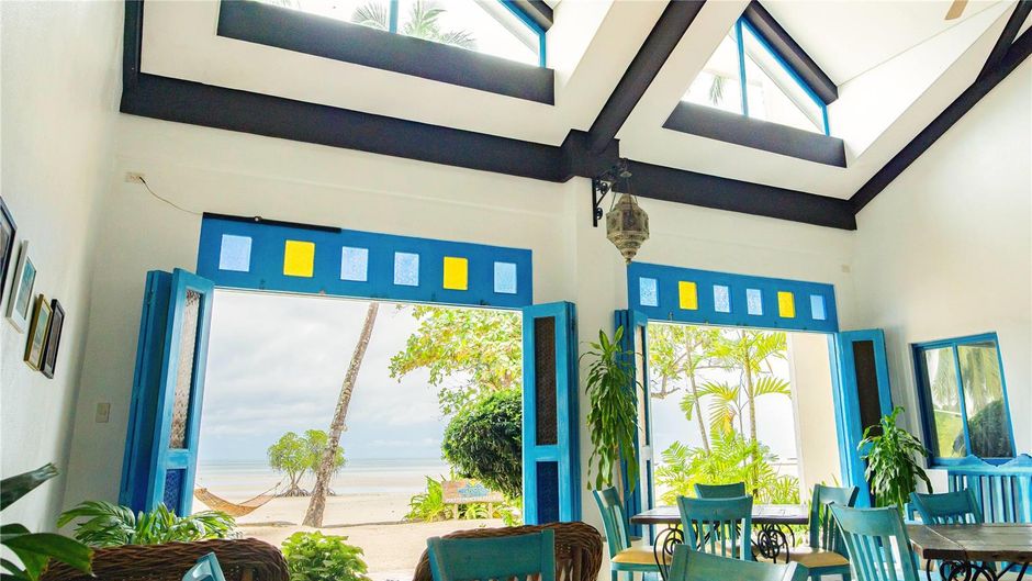 Microtel Inn & Suites Puerto Princesa Lobby