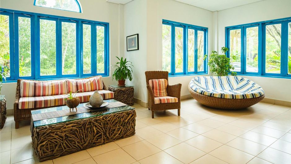 Microtel Inn & Suites Puerto Princesa Lobby