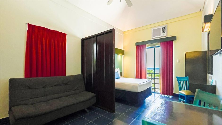 Microtel Inn & Suites Puerto Princesa Suite