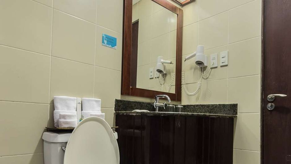 Microtel Inn & Suites at Mall of Asia Room