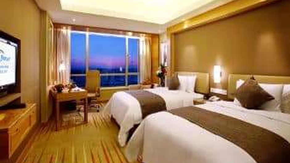 Howard Johnson Sunshine Plaza Room