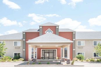 Howard Johnson Inn and Suites Oacoma