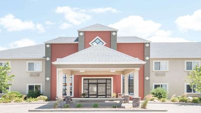 Howard Johnson Inn and Suites Oacoma