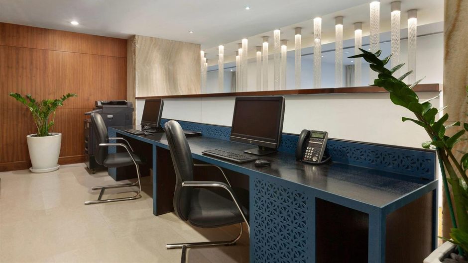 Ramada Downtown Dubai Meeting
