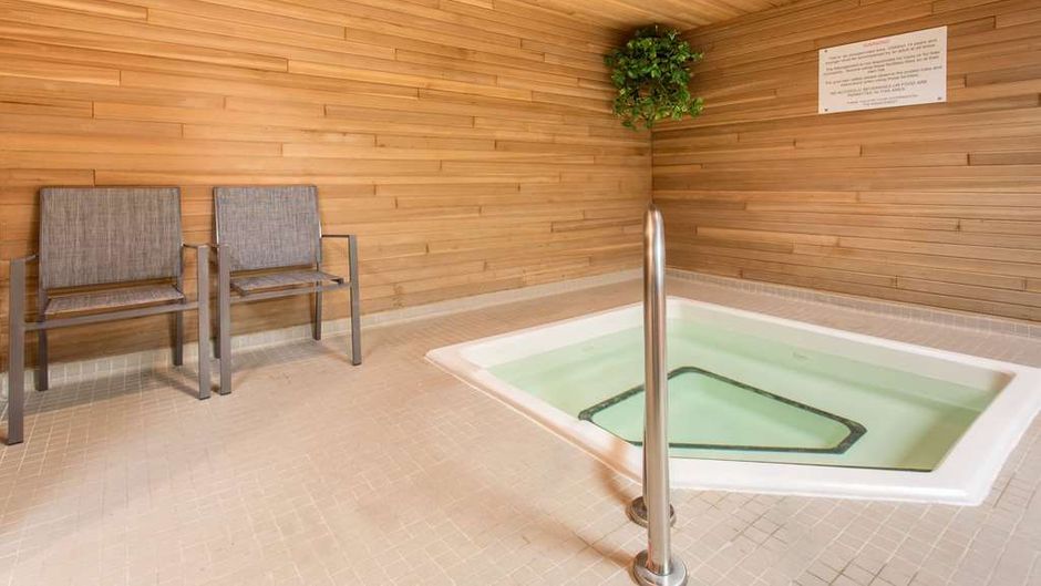 Ramada Williams Lake Pool