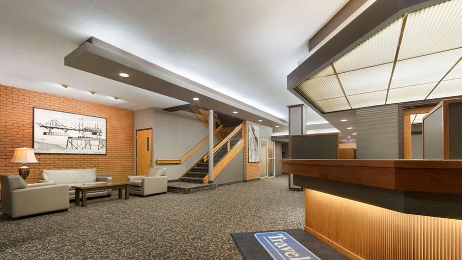 Travelodge Lethbridge Lobby