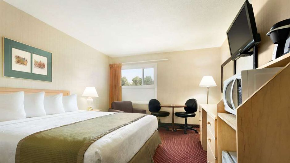 Travelodge Lethbridge Room