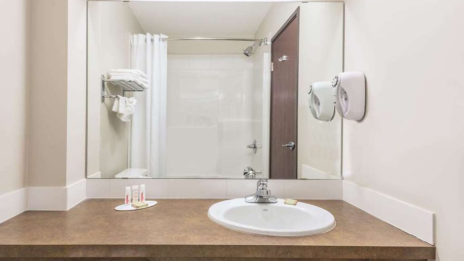 Super 8 Innisfail Room