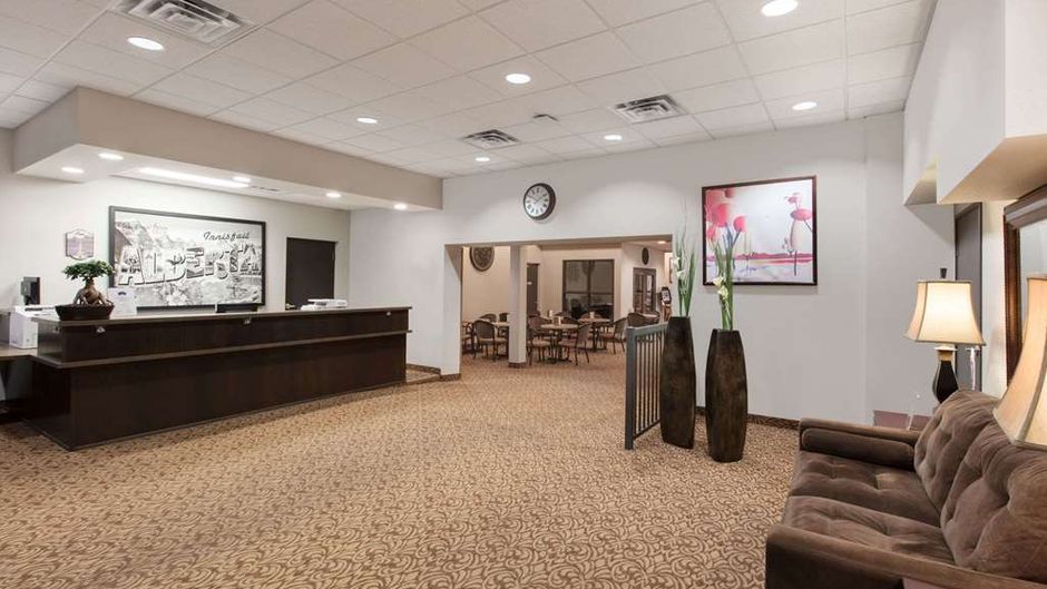Super 8 Innisfail Lobby