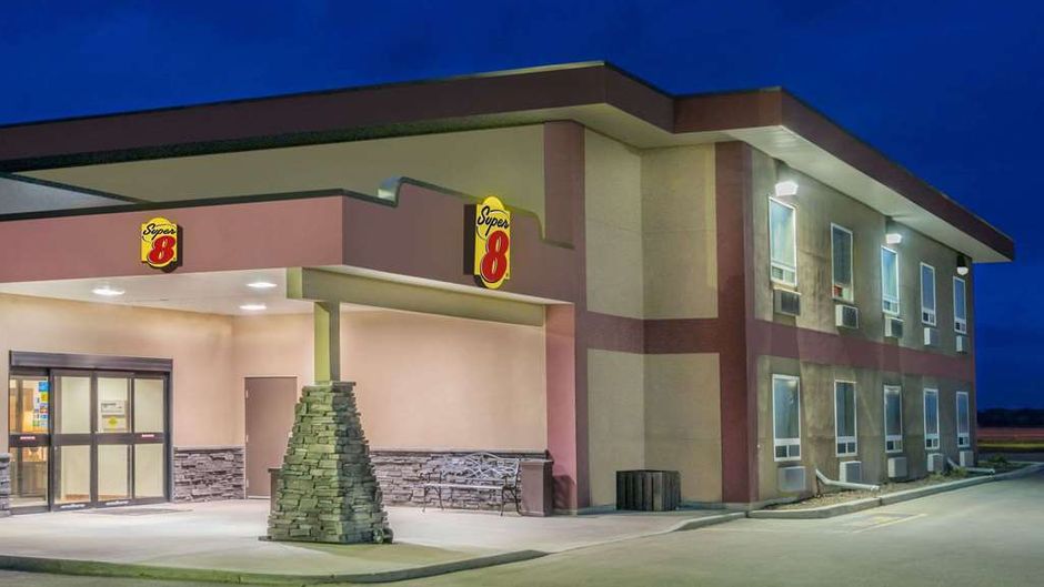 Super 8 Innisfail Exterior