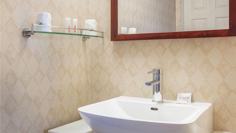 Howard Johnson Inn Kingston Room
