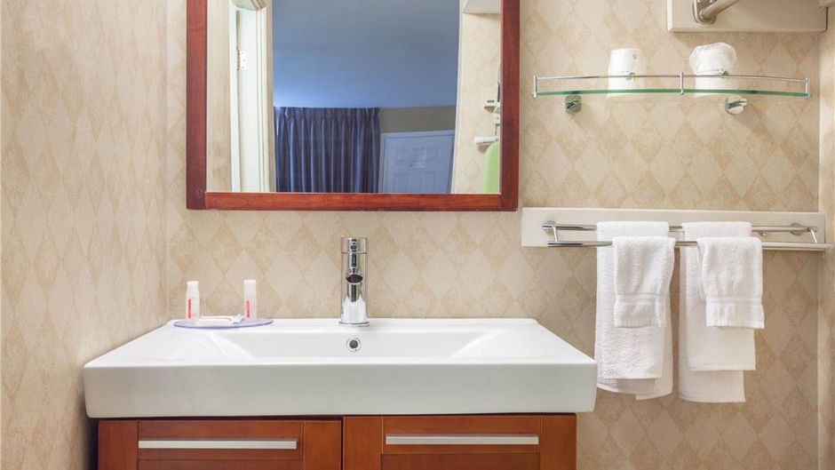 Howard Johnson Inn Kingston Room