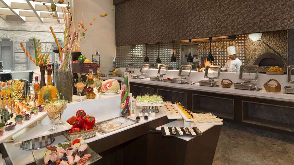 Ramada by Wyndham Gurgaon Central Restaurant