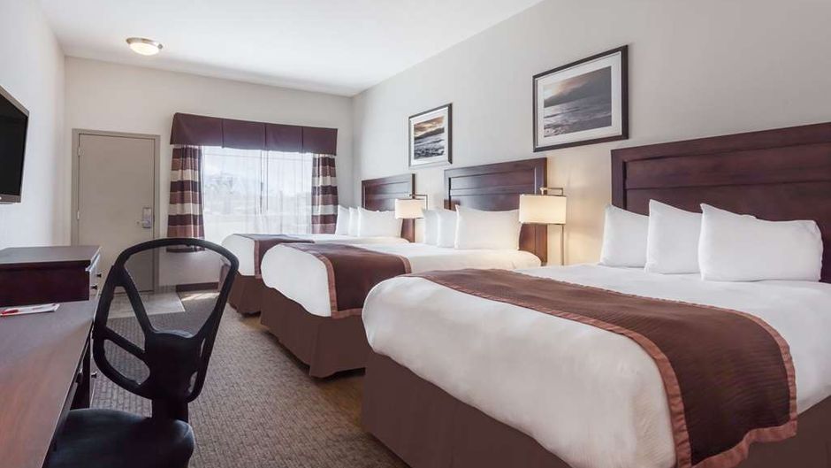 Ramada Creston Hotel Room