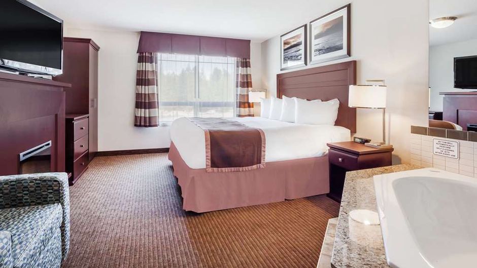 Ramada Creston Hotel Room