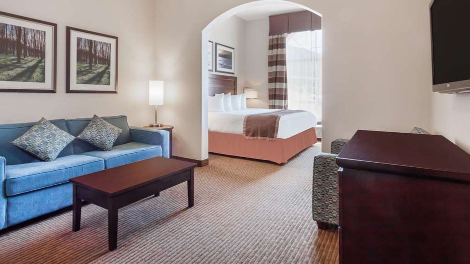 Ramada Creston Hotel Room