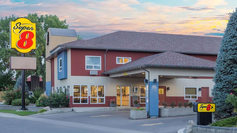Super 8 Lethbridge Exterior
