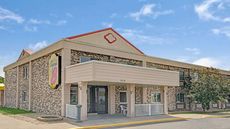 Super 8 Monticello