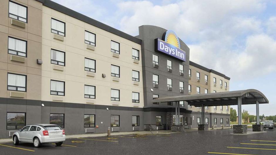 Days Inn Regina Airport West Exterior