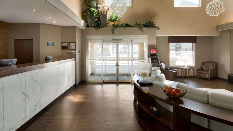 Days Inn Regina Airport West Lobby