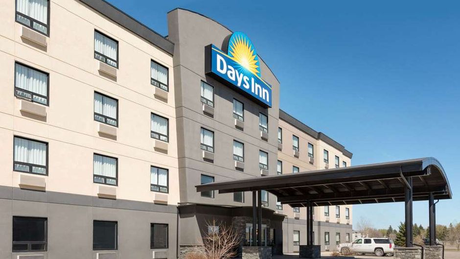Days Inn Regina Airport West Exterior