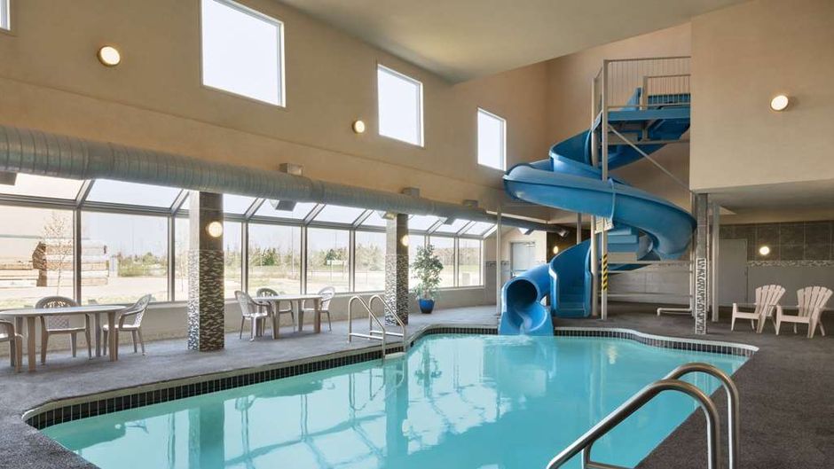 Days Inn Regina Airport West Pool