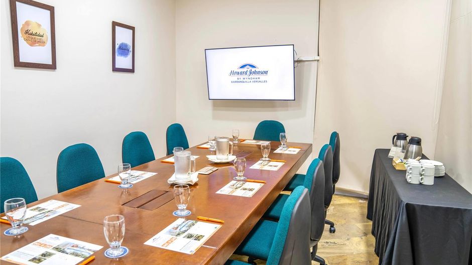 Howard Johnson Hotel Versalles Meeting