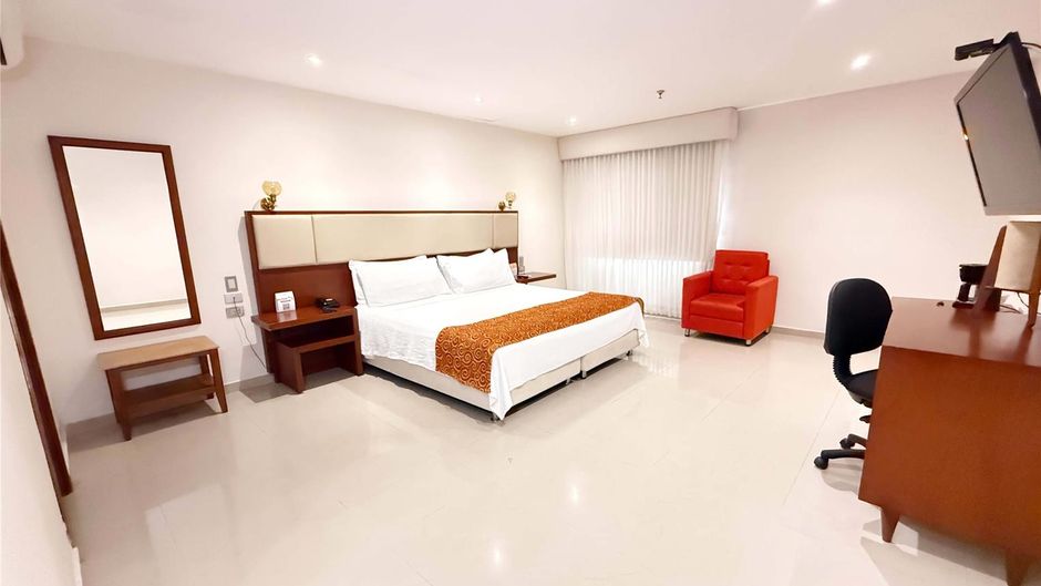Howard Johnson Hotel Versalles Suite