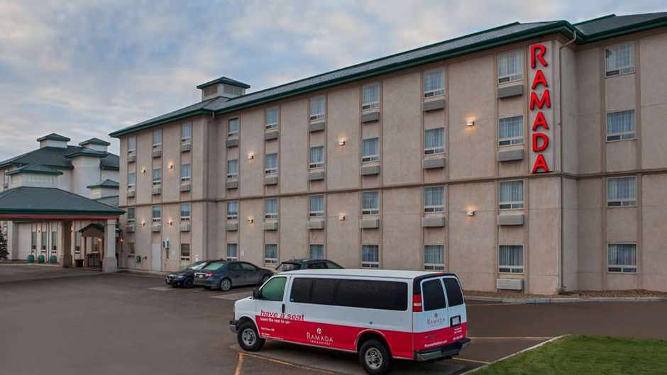 Ramada Red Deer Hotel and Suites Exterior