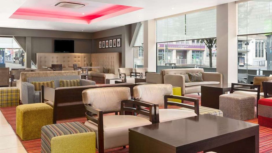 Ramada Encore Leicester City Centre Lobby