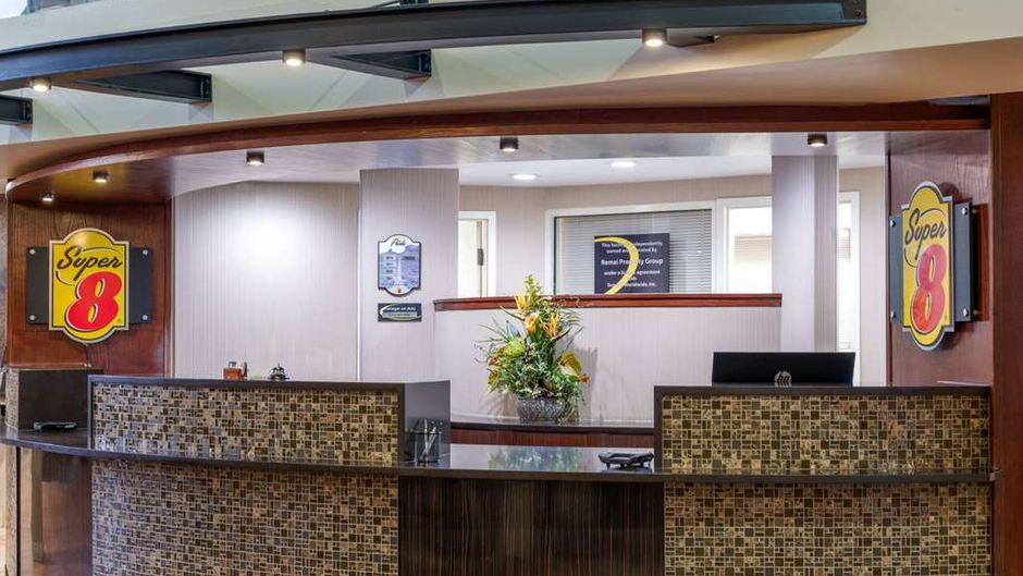 Super 8 Sherwood Park/Edmonton Area Lobby