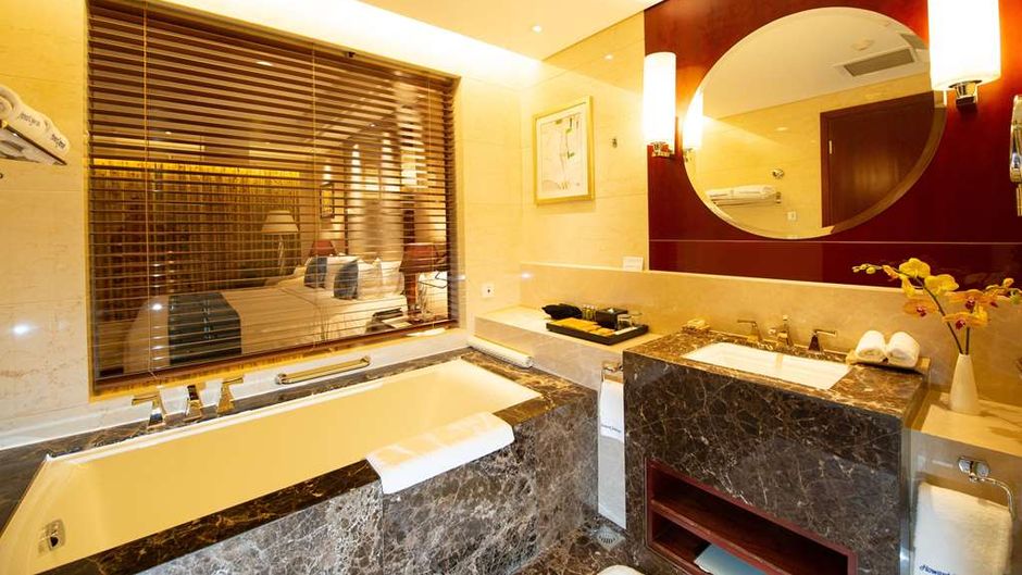 Howard Johnson Tropical Garden Plaza Suite