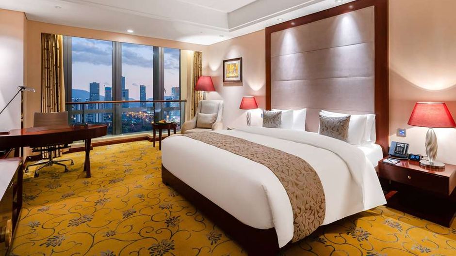 Howard Johnson Tropical Garden Plaza Room