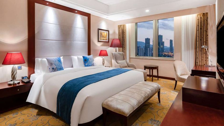 Howard Johnson Tropical Garden Plaza Suite