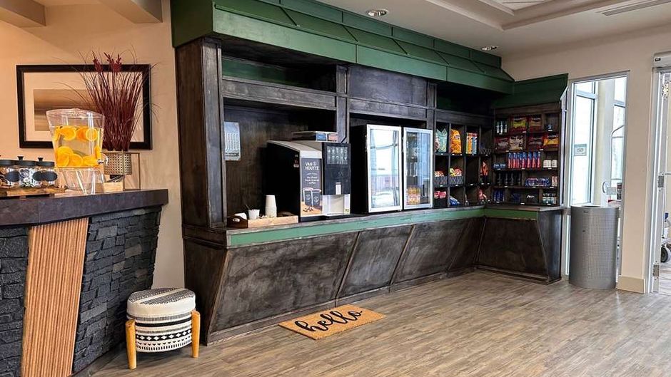 Ramada by Wyndham Estevan Lobby