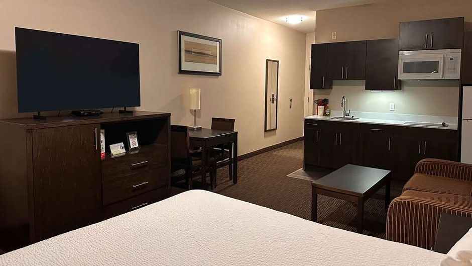 Ramada by Wyndham Estevan Room
