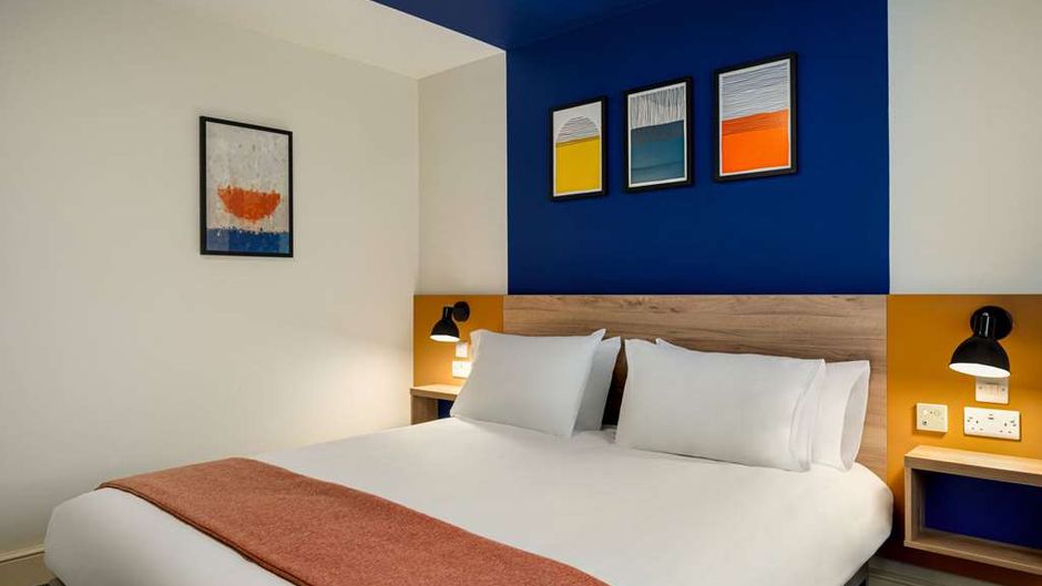 Days Inn Chesterfield Tibshelf Room