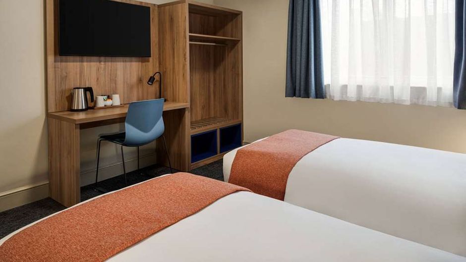 Days Inn Chesterfield Tibshelf Room
