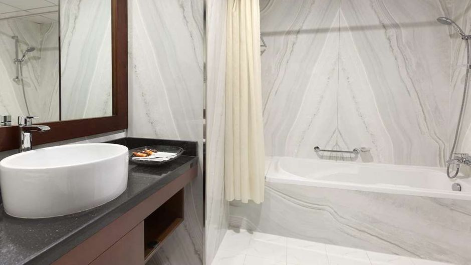Royal Ascot Hotel Apartments Room