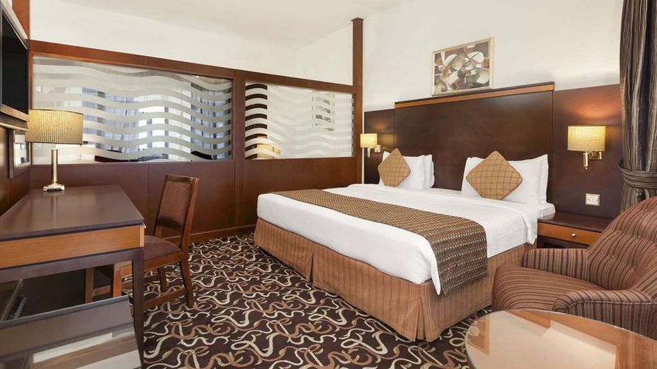 Royal Ascot Hotel Apartments Suite