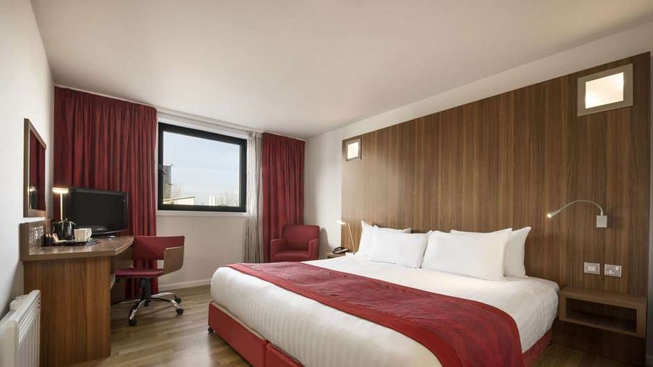 Ramada Encore Newcastle-Gateshead Hotel Room