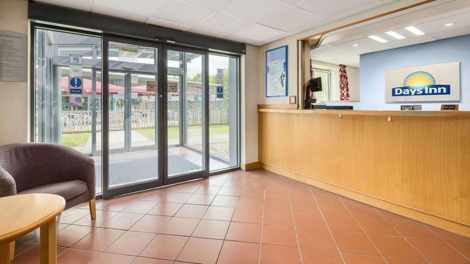Days Inn Winchester M3 Lobby