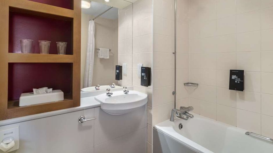Days Inn Winchester M3 Room