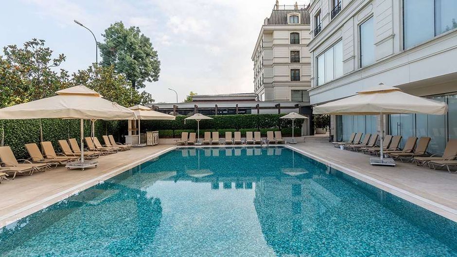 Wyndham Grand Istanbul Kalamis Marina Pool